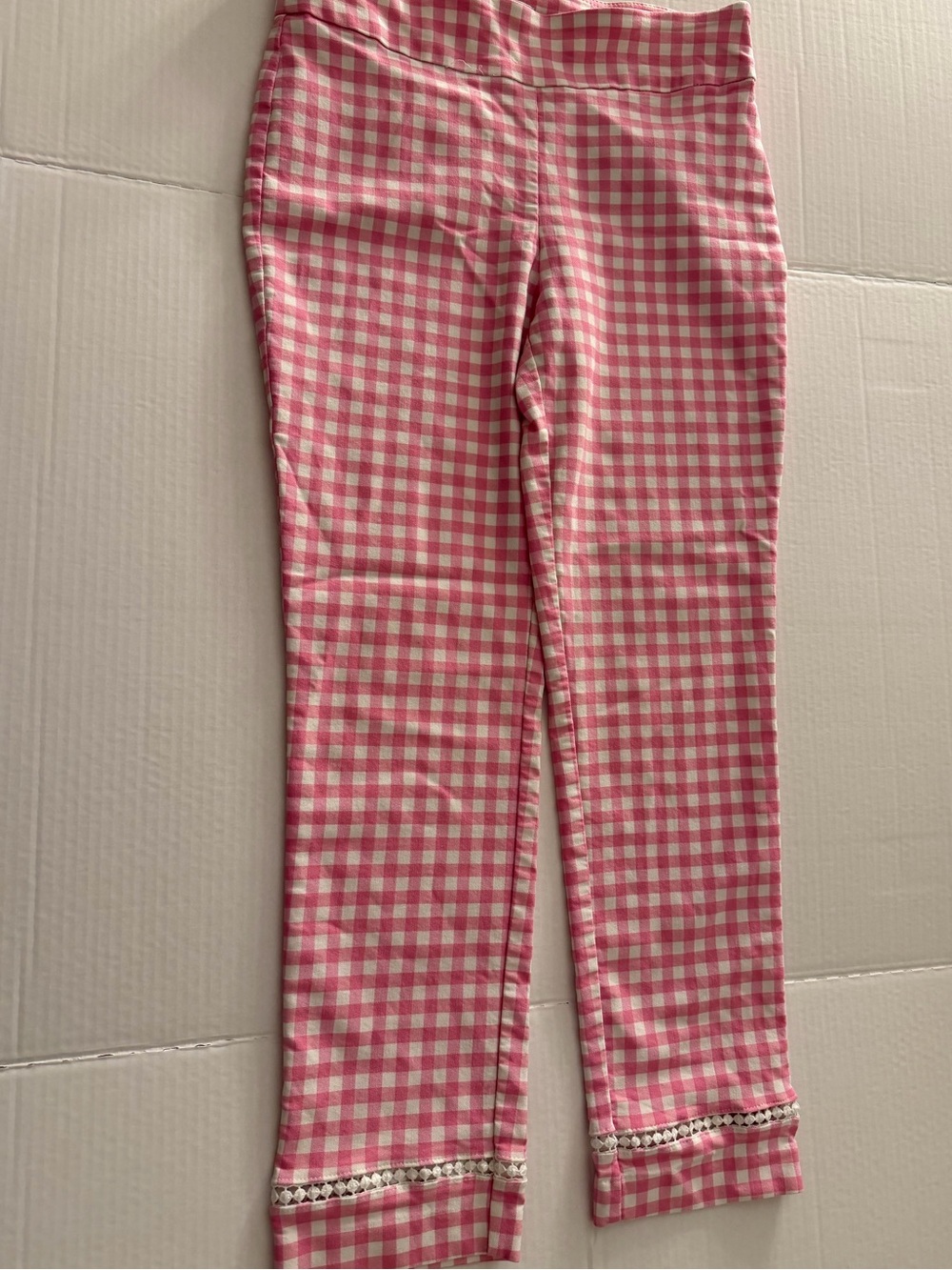 Crown &Ivy Pink &White Size 10 gingham capri ladies pants Very good condition